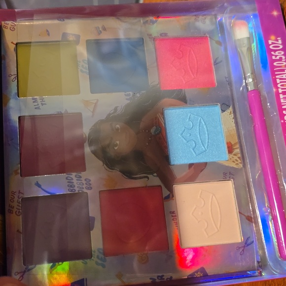 Disney Princess Shimmer Eyeshadow Palettes with Mirror - Picture 5 of 5